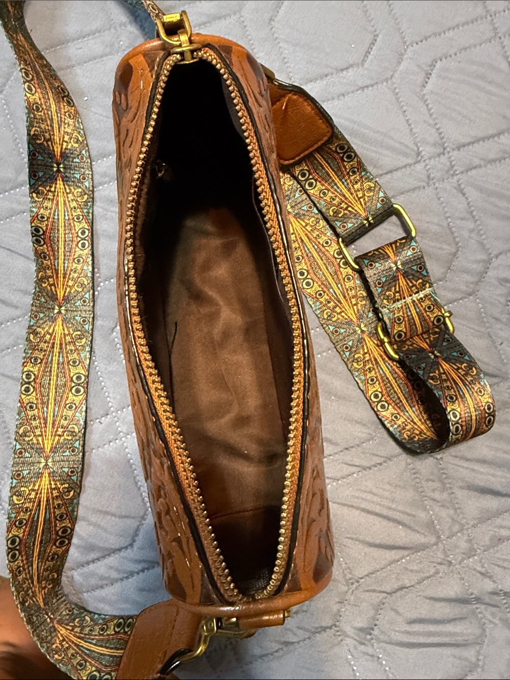 Artisan Tooled Leather Crossbody Bag with Patterned Strap - Brown - Picture 4 of 5